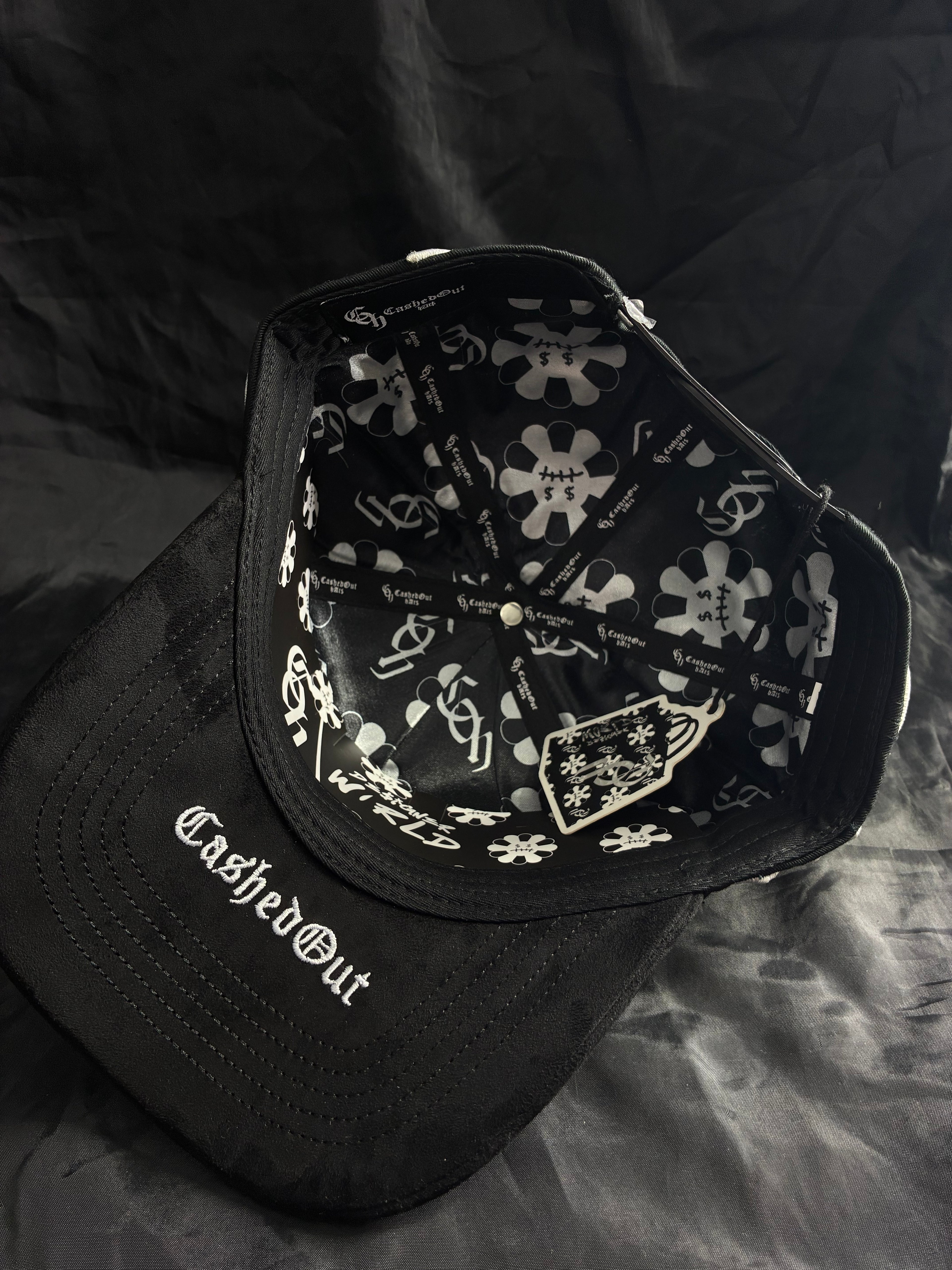Cashed Out, modelo Murakami Cash, en color negro