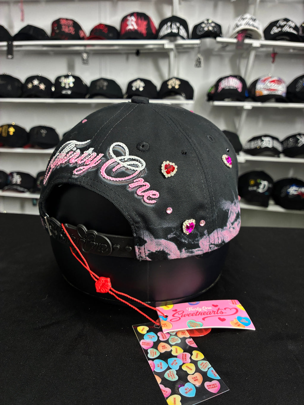 31 Hats LA XOXO negra en rosa