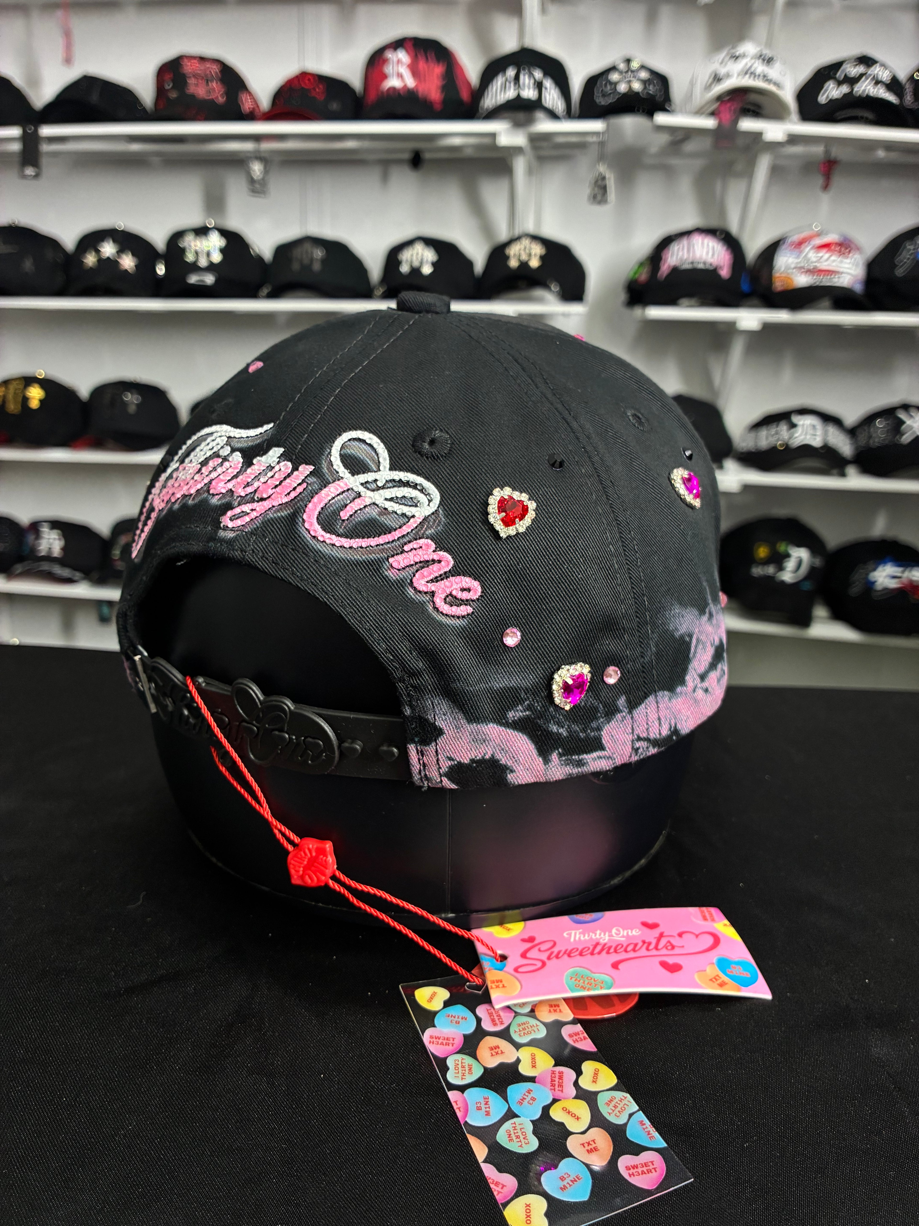 31 Hats LA XOXO negra en rosa