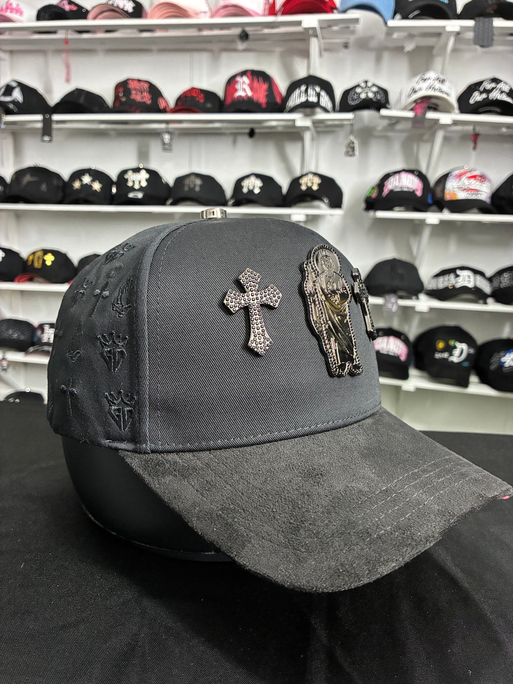 Gorra San Judas Tadeo y dos cruces laterales,color negra