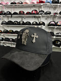 Gorra San Judas Tadeo y dos cruces laterales,color negra